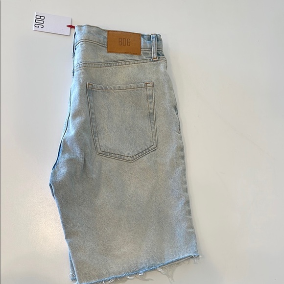 BDG Urban Outfitters DAD Light Blue Denim Shorts Raw Hem Button Fly Sz 32 NEW - Picture 4 of 13